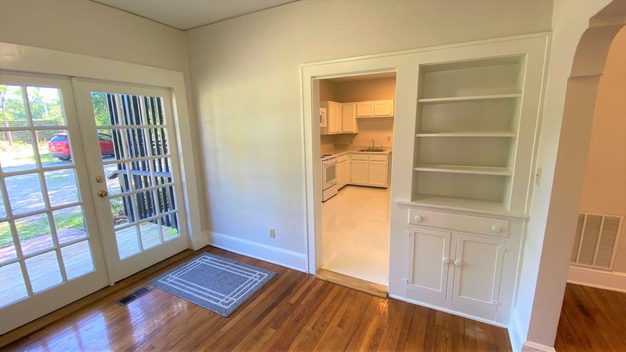 322 Beard St - Photo 2 of 20
