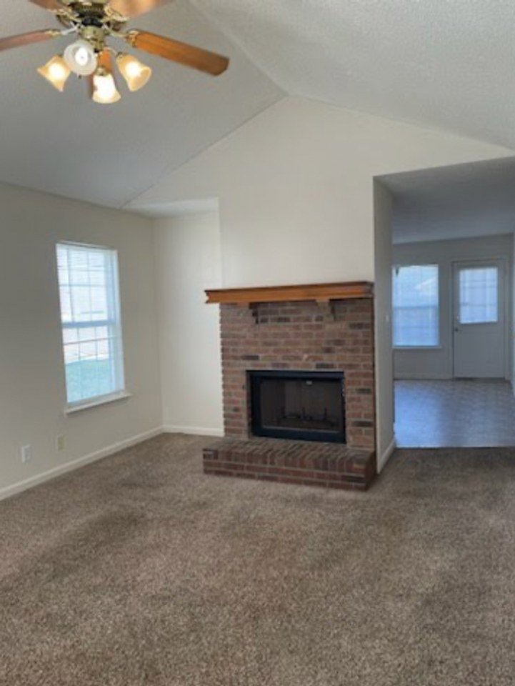 1049 Mile High Dr - Photo 6 of 14