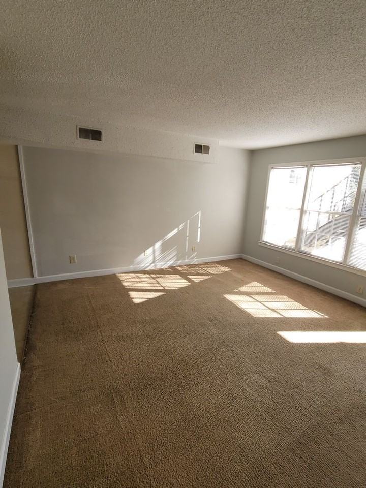 1431 Aralia Dr #L4 - Photo 2 of 11