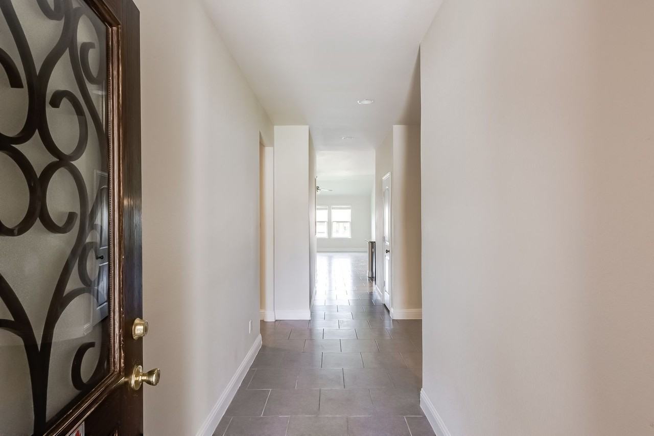 820 Vintage Way - Photo 4 of 33