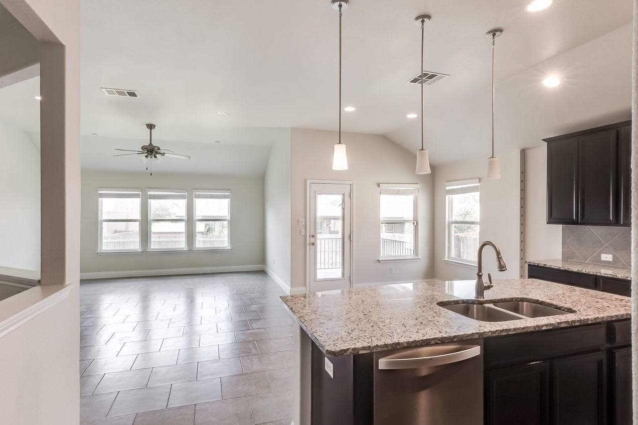 820 Vintage Way - Photo 5 of 33