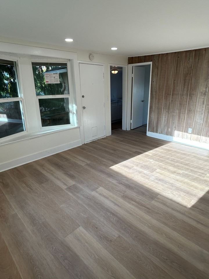 Renovated 1 Bed, 1 Bath apartment in West Seattle Triplex, $1,895/month - Photo 3 of 12