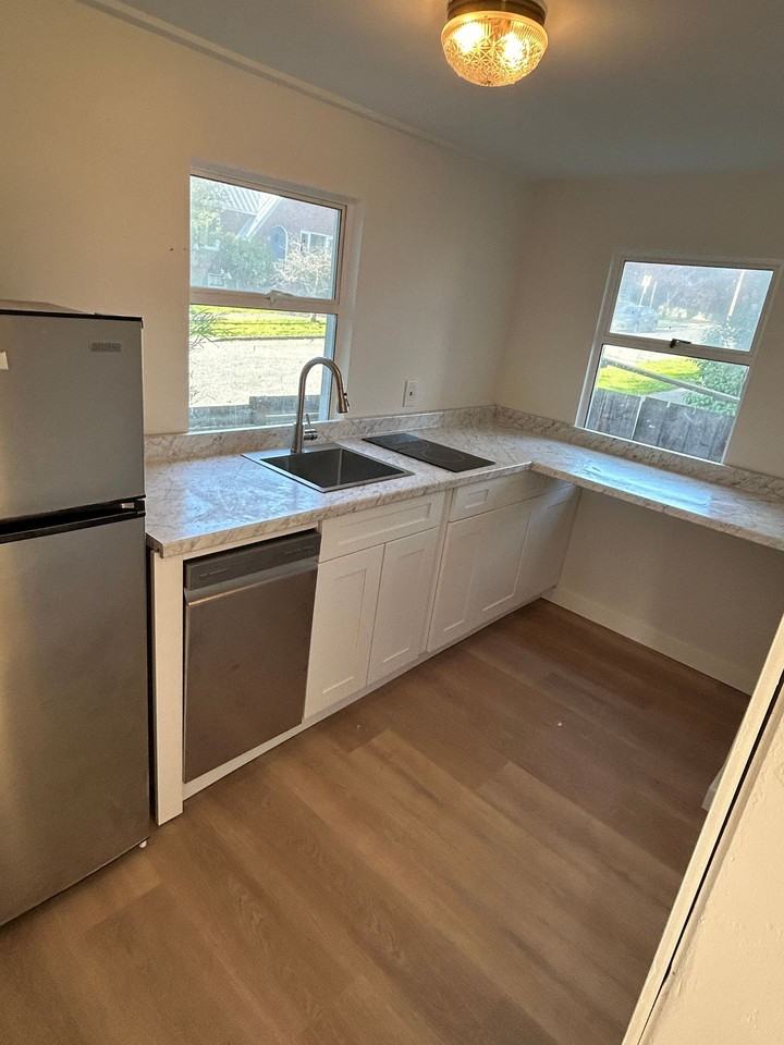 Renovated 1 Bed, 1 Bath apartment in West Seattle Triplex, $1,895/month - Photo 4 of 12