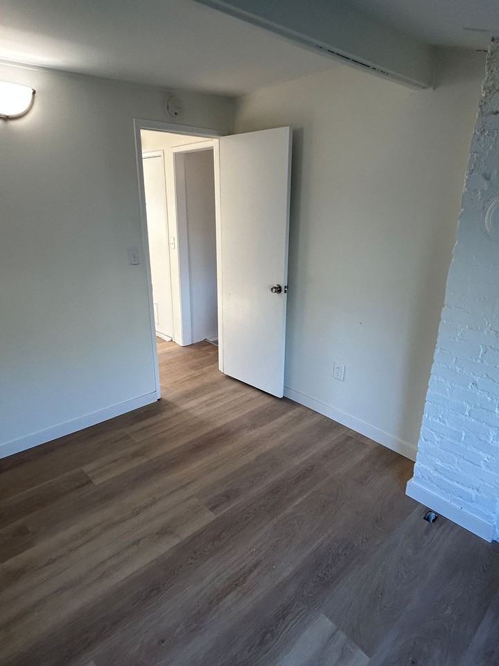 Renovated 1 Bed, 1 Bath apartment in West Seattle Triplex, $1,895/month - Photo 7 of 12