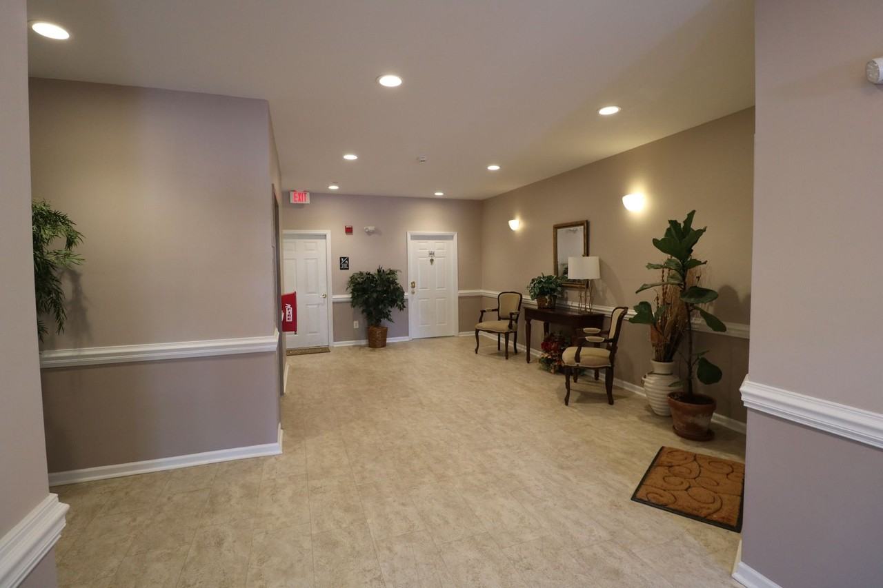 6901 Hanesbrook Cir #104 - Photo 2 of 18
