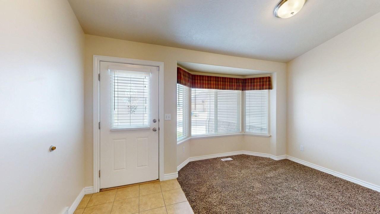 13538 S Belmont Park Ave - Photo 2 of 29