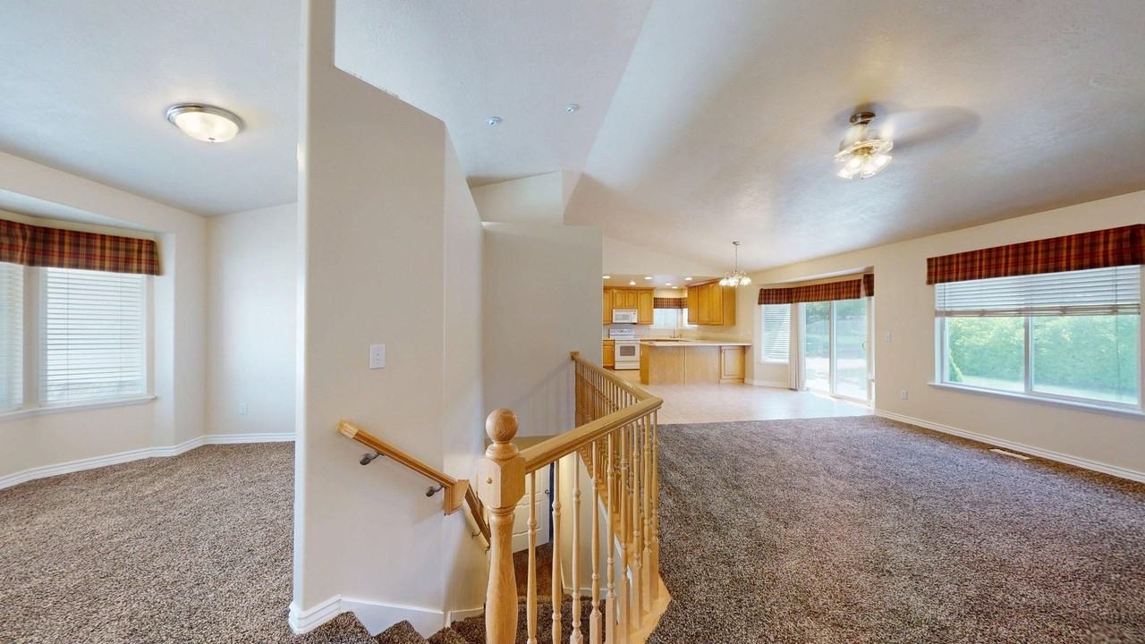 13538 S Belmont Park Ave - Photo 4 of 29