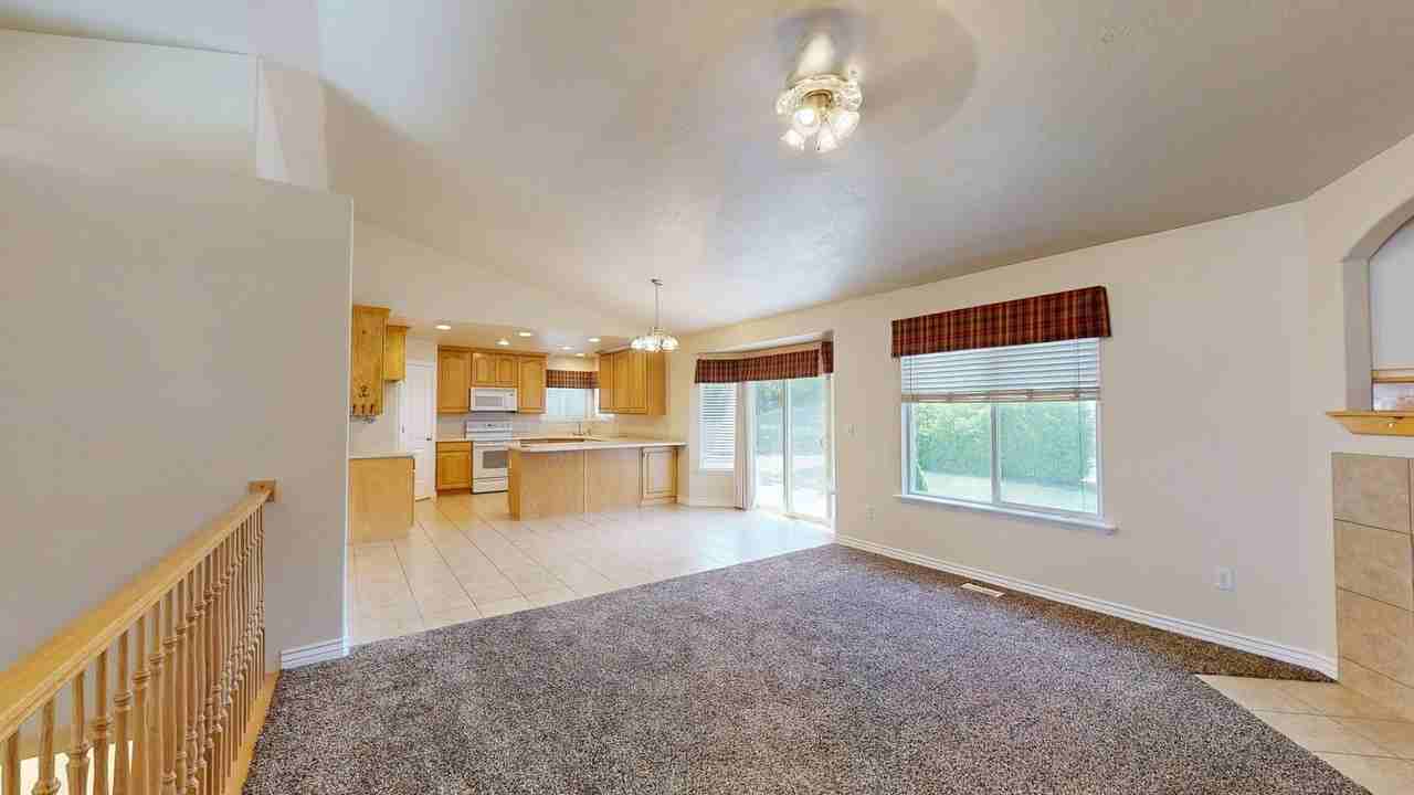 13538 S Belmont Park Ave - Photo 7 of 29