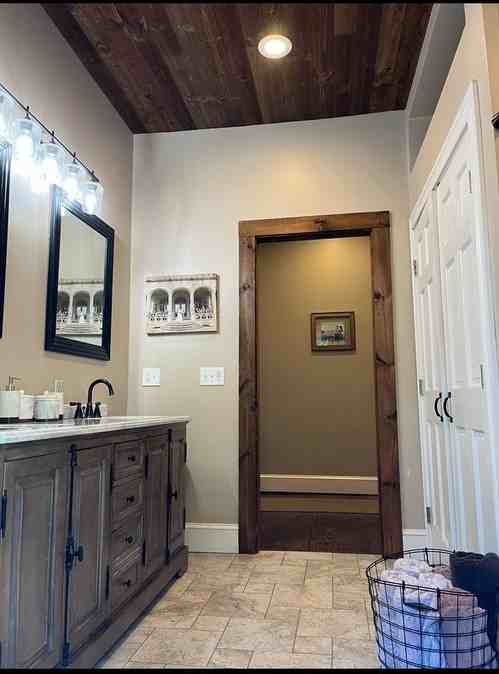 563 Putnam Pike - Photo 3 of 9