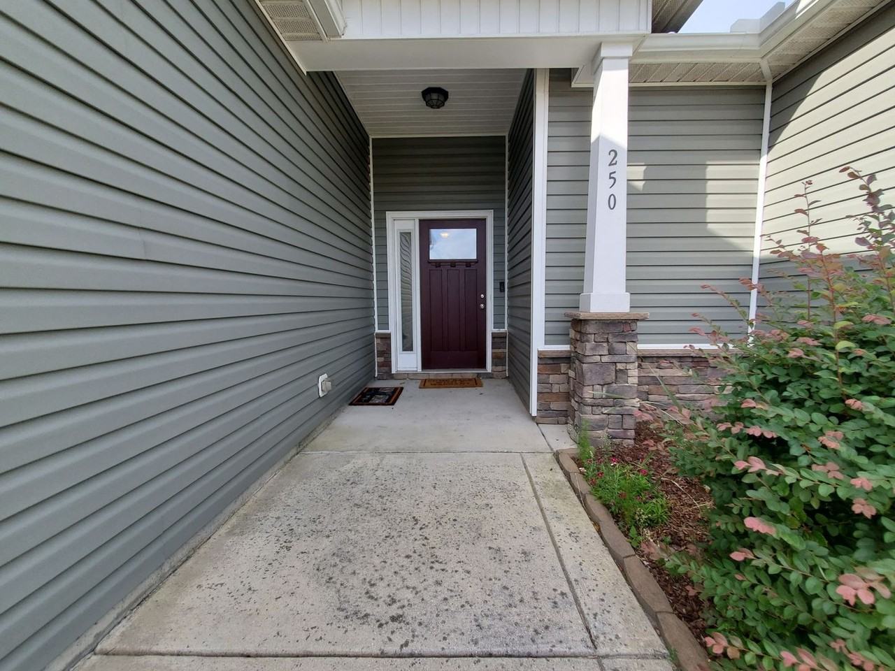 250 Sailor St - Photo 6 of 30