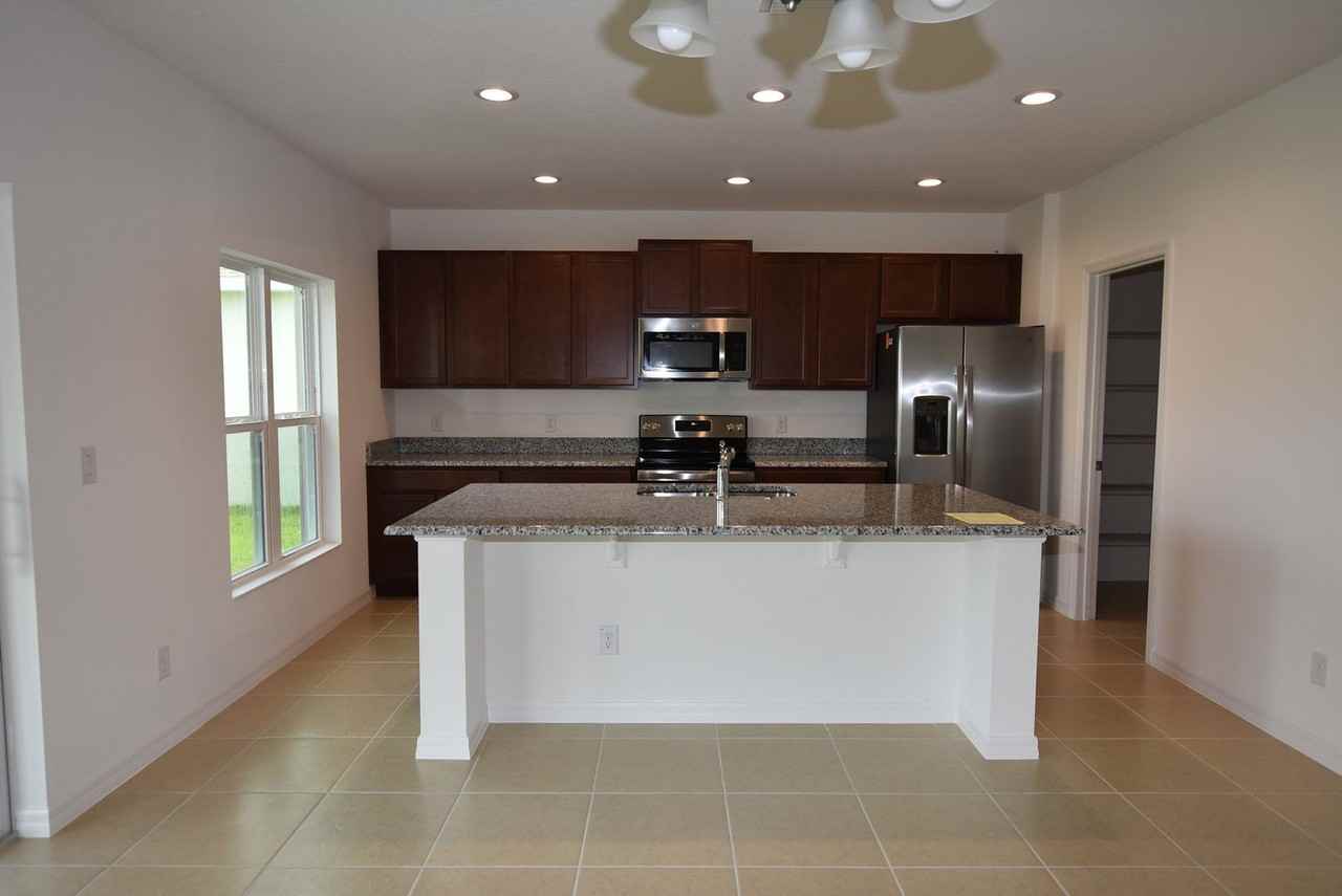 9365 St Therese St - Photo 3 of 32