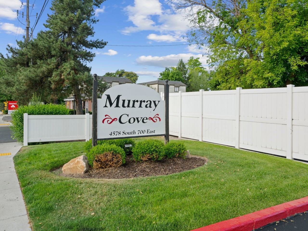 Convenient Murray Location! - Photo 2 of 8