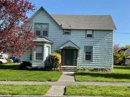 featured image of 413 E 6th St