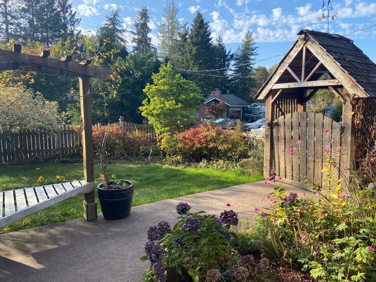 1300 Kenoyer Dr - Photo 3 of 25