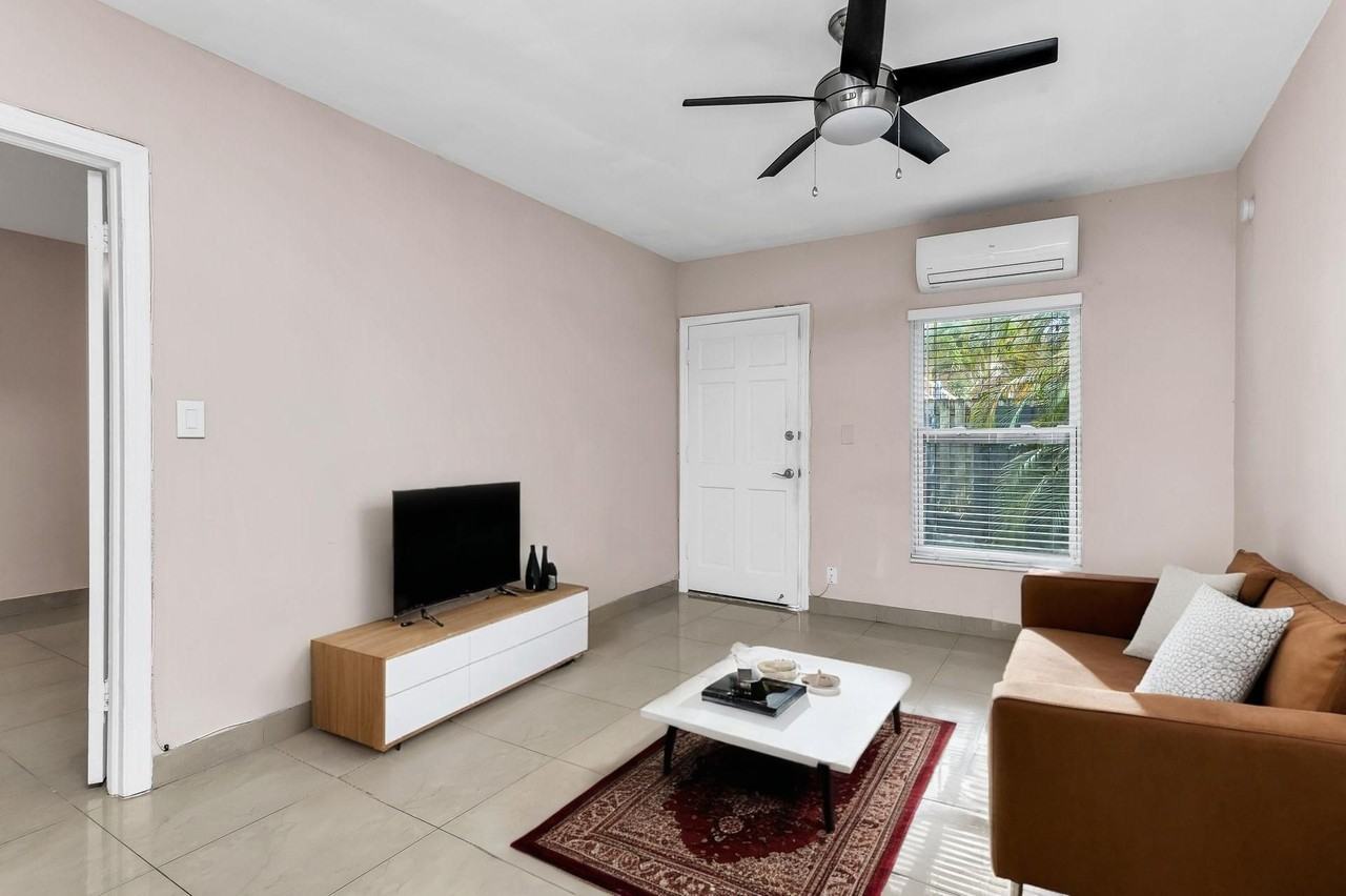 817 NE 19th Avenue - Photo 4 of 45