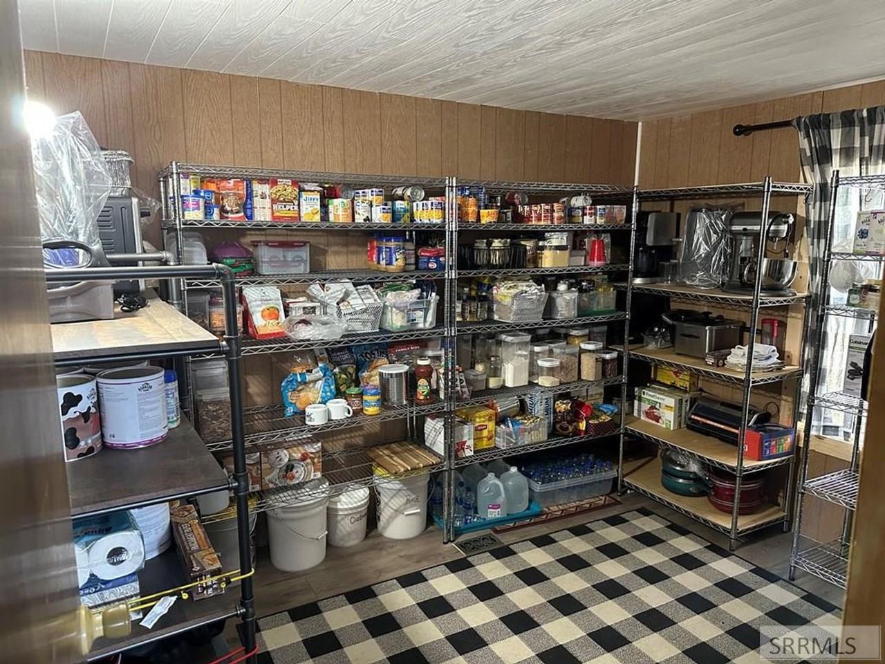 188 N 2100 E - Photo 3 of 19