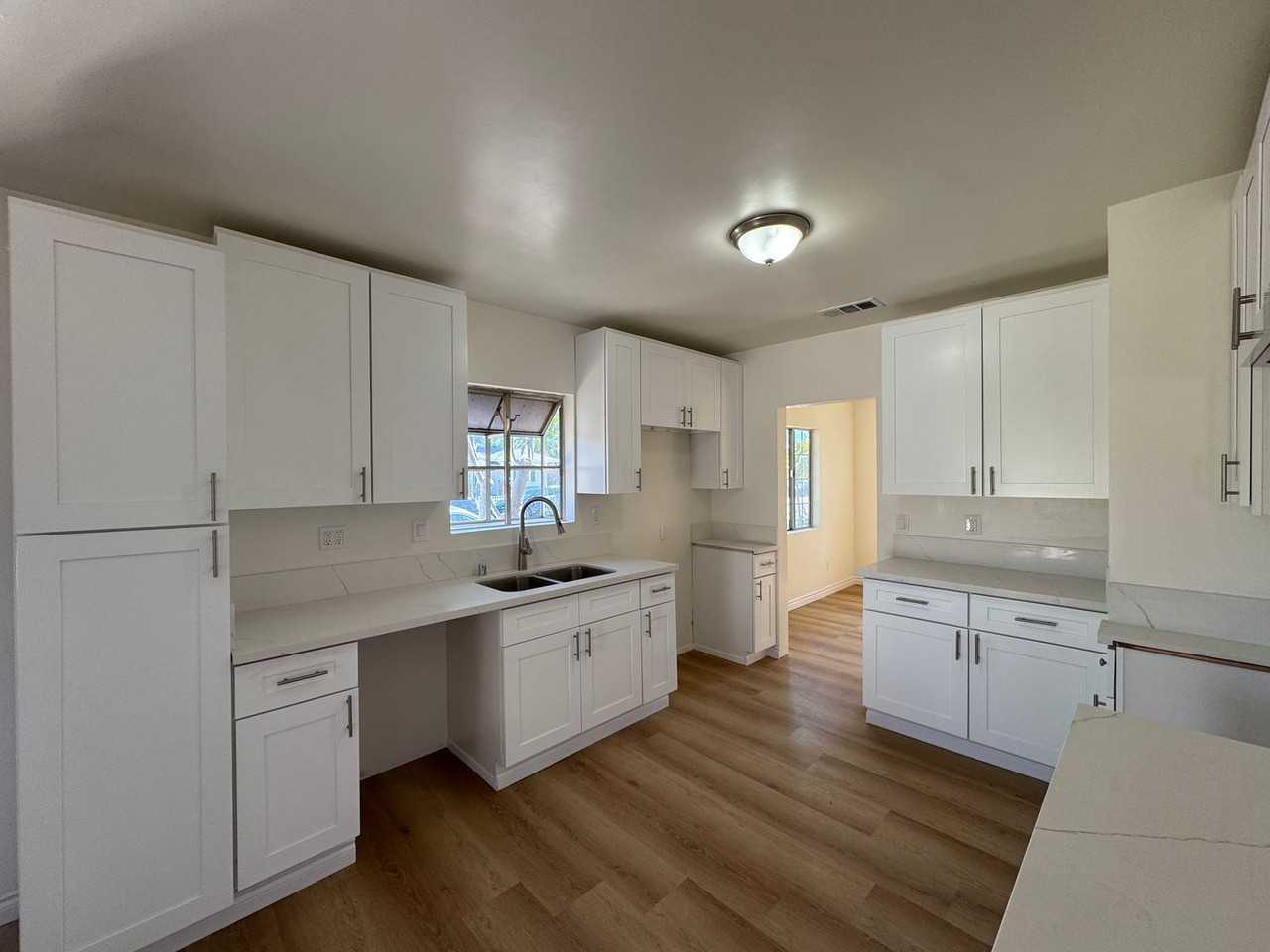 4202 Maury Avenue - Photo 3 of 14