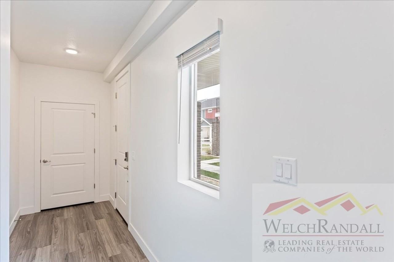 2329 W James Way - Photo 2 of 34