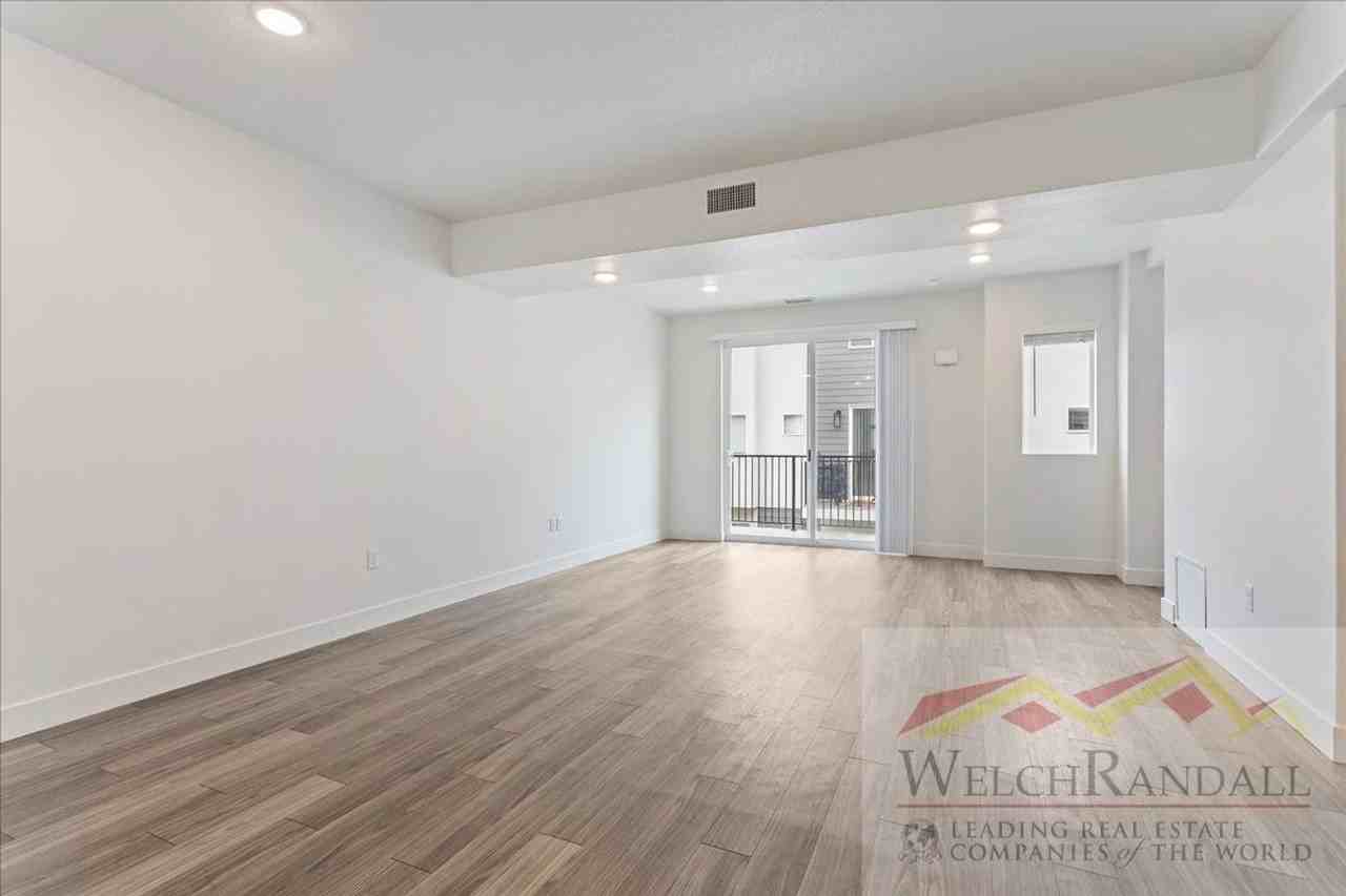 2329 W James Way - Photo 3 of 34