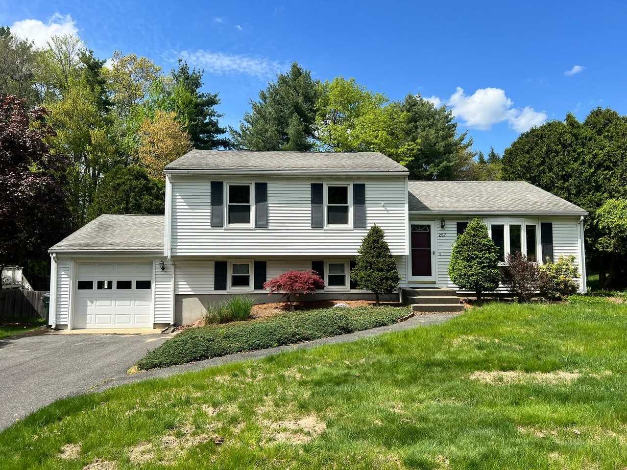 257 Ellendale Cir - Photo 2 of 34