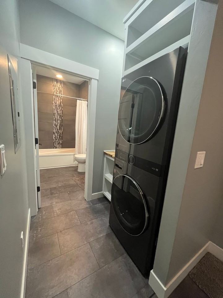 114 W Park St - Photo 5 of 7