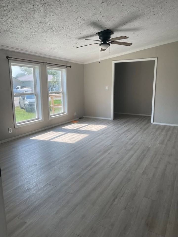 122 Glenda St - Photo 4 of 11