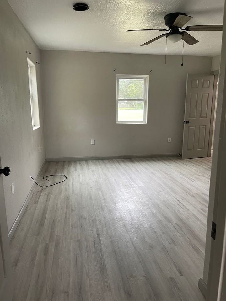 301 S Front St - Photo 3 of 3