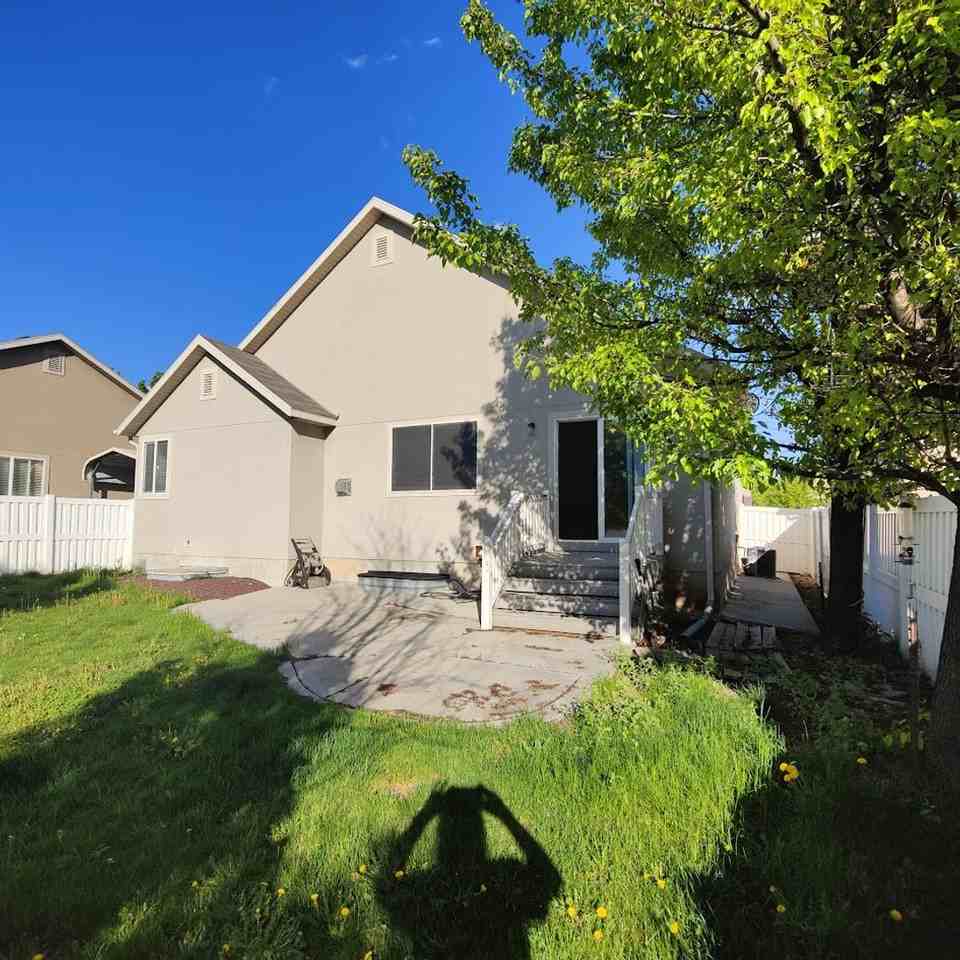 2305 N 2080 W - Photo 3 of 17