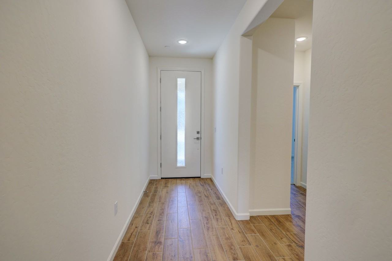 1174 Significant Way W - Photo 2 of 8