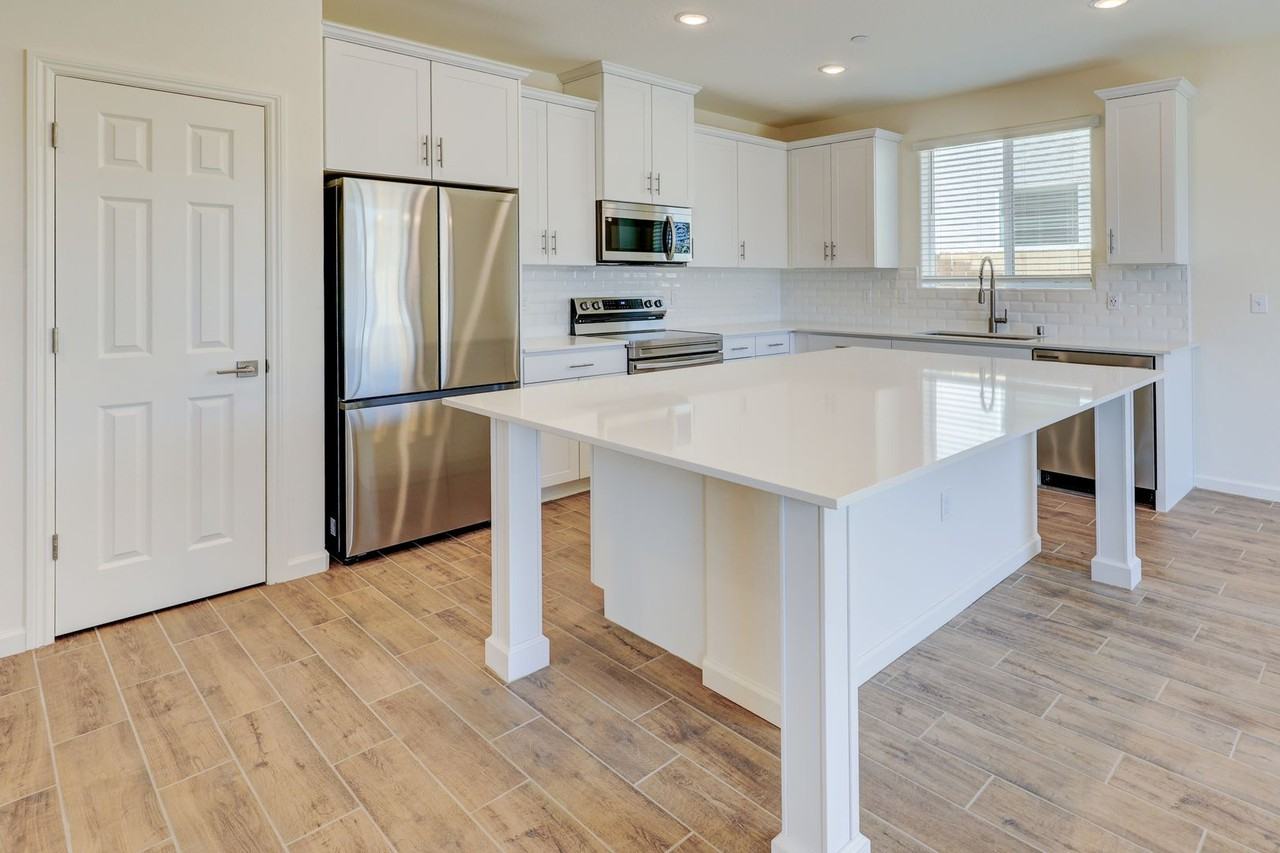 1174 Significant Way W - Photo 7 of 8