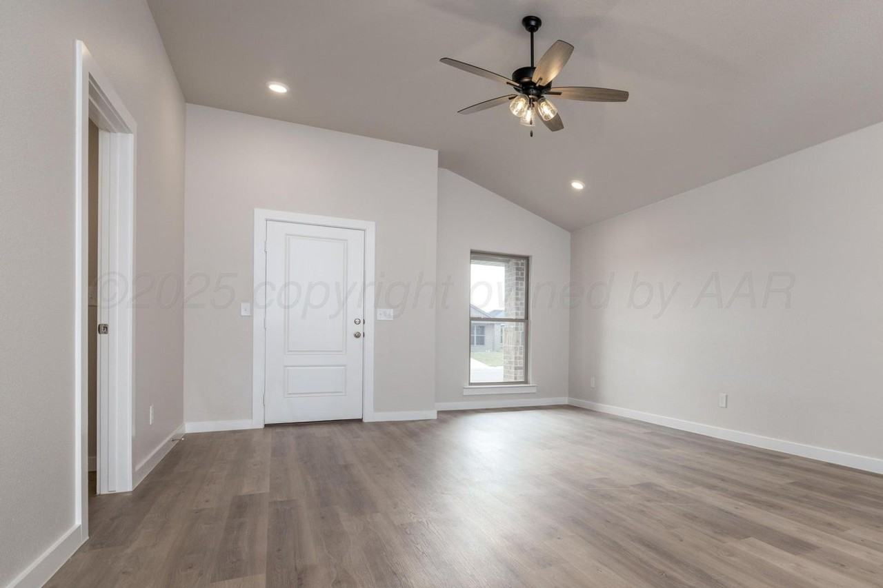 3102 Buckthorn Dr - Photo 2 of 6