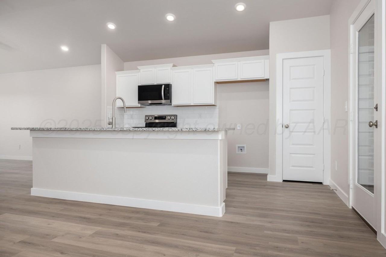 3102 Buckthorn Dr - Photo 3 of 6