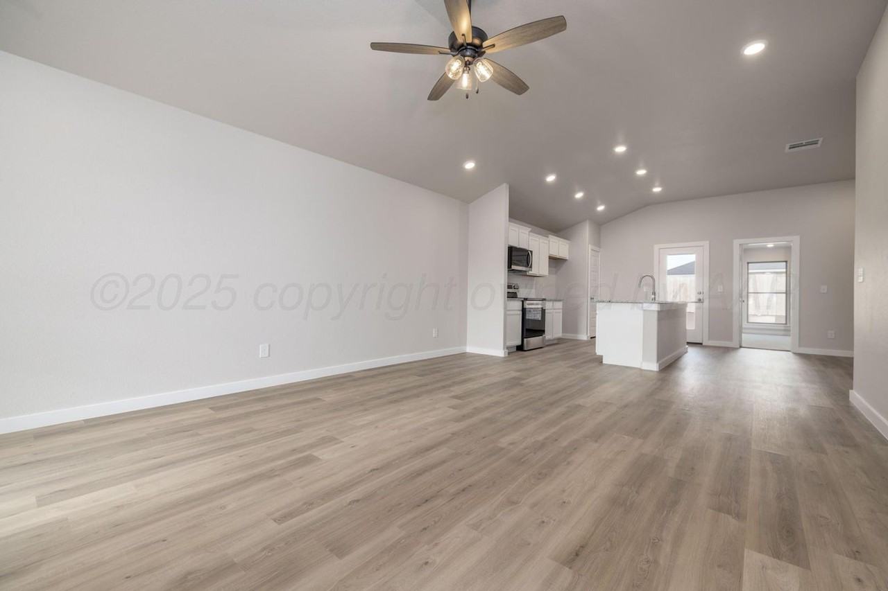 3102 Buckthorn Dr - Photo 4 of 6
