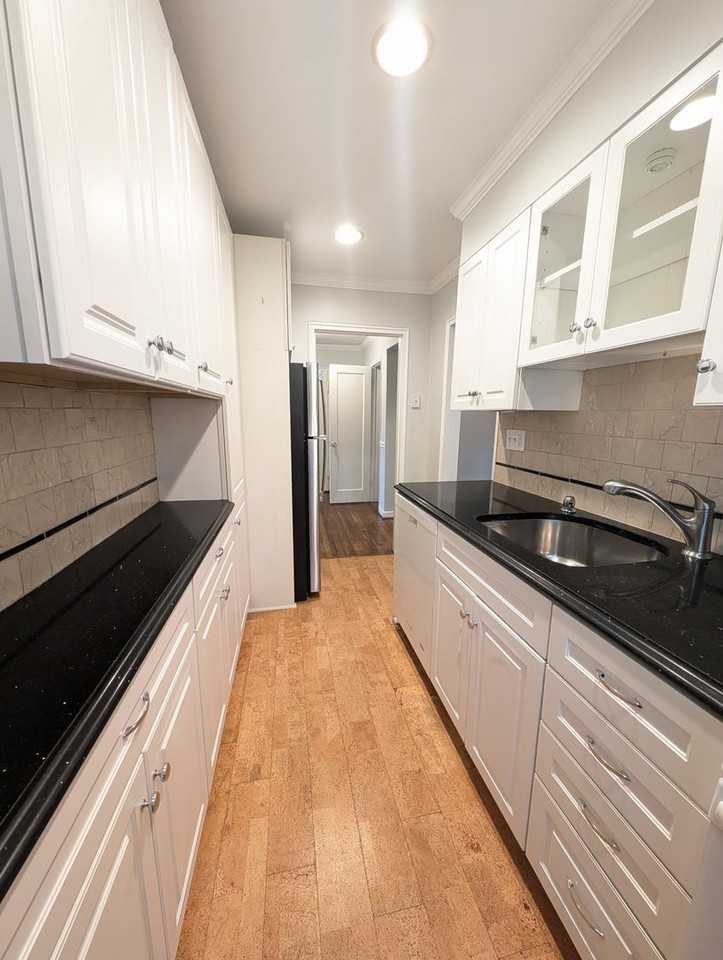 2300 Colston Dr - Photo 5 of 38