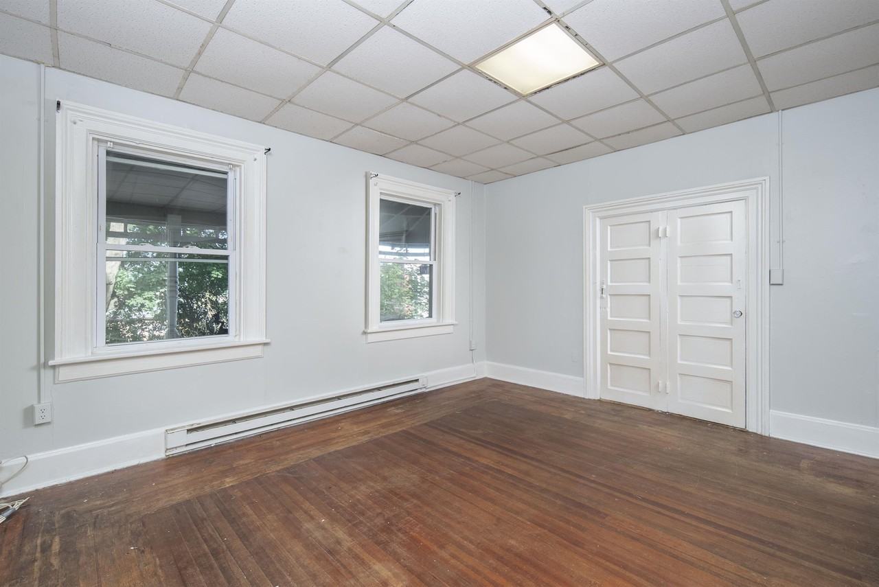 236 Saratoga Street - Photo 4 of 37
