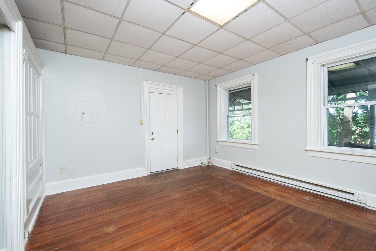 236 Saratoga Street - Photo 5 of 37