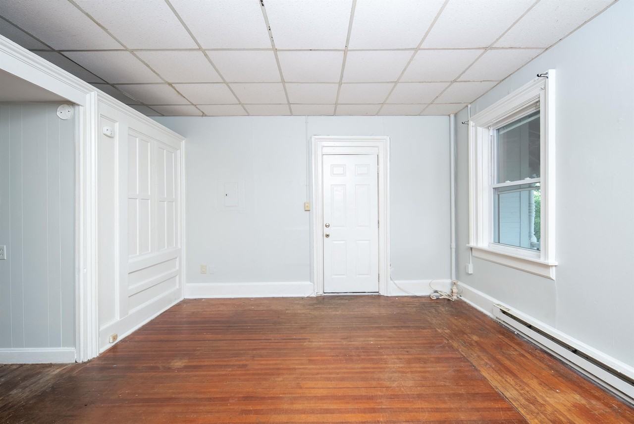 236 Saratoga Street - Photo 6 of 37