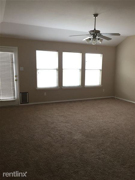 3721 Sapphire St - Photo 3 of 15