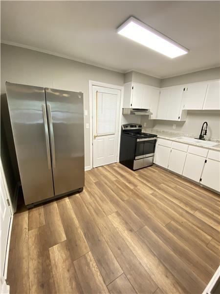 2331 Larkin Ave - Photo 3 of 9