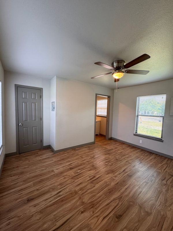 1519 E Southcross Blvd ##1 - Photo 3 of 6