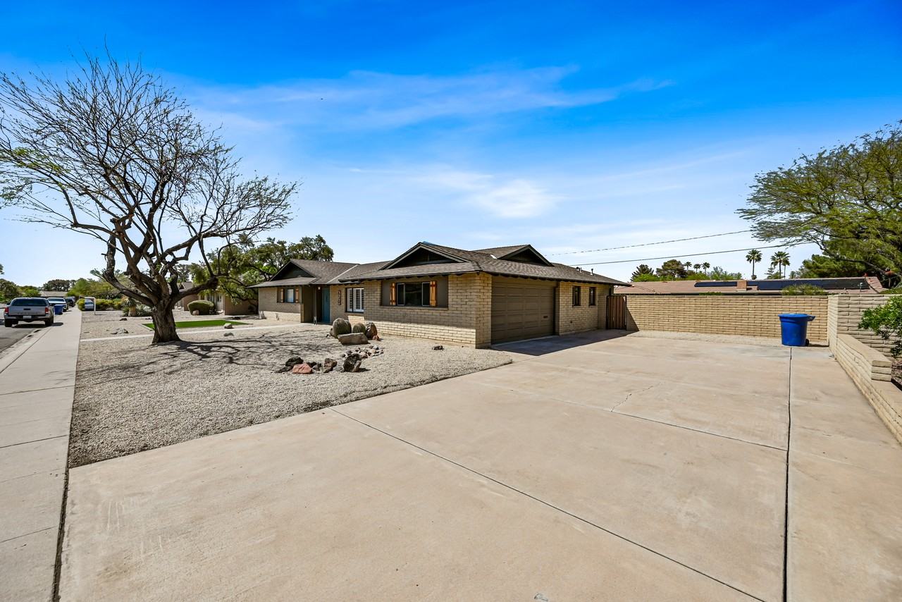 530 East Fairmont Drive - Photo 2 of 31