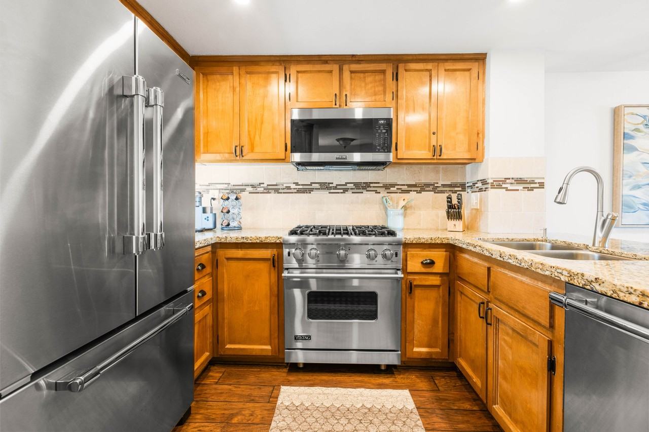 727 Seacoast Dr #727 - Photo 4 of 37