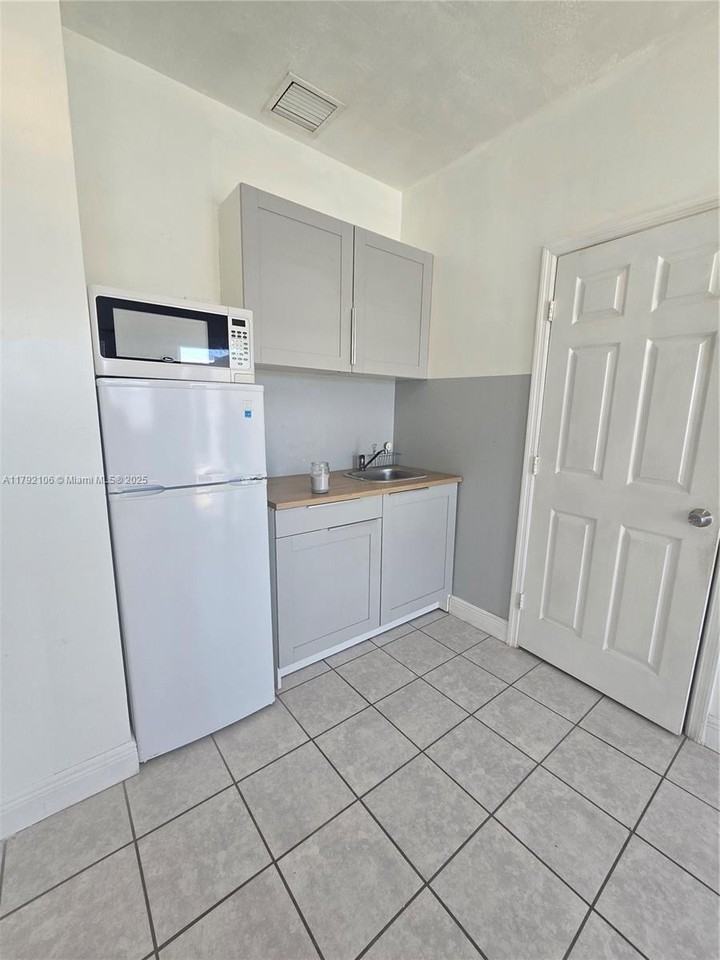 Nw 11th Rd #1 - Photo 3 of 6