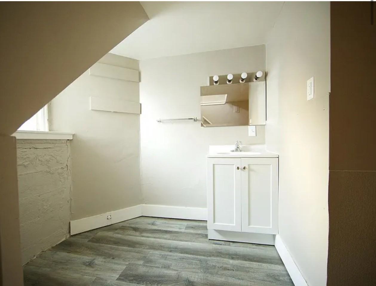 601 E 2nd Ave #4 - Photo 6 of 9