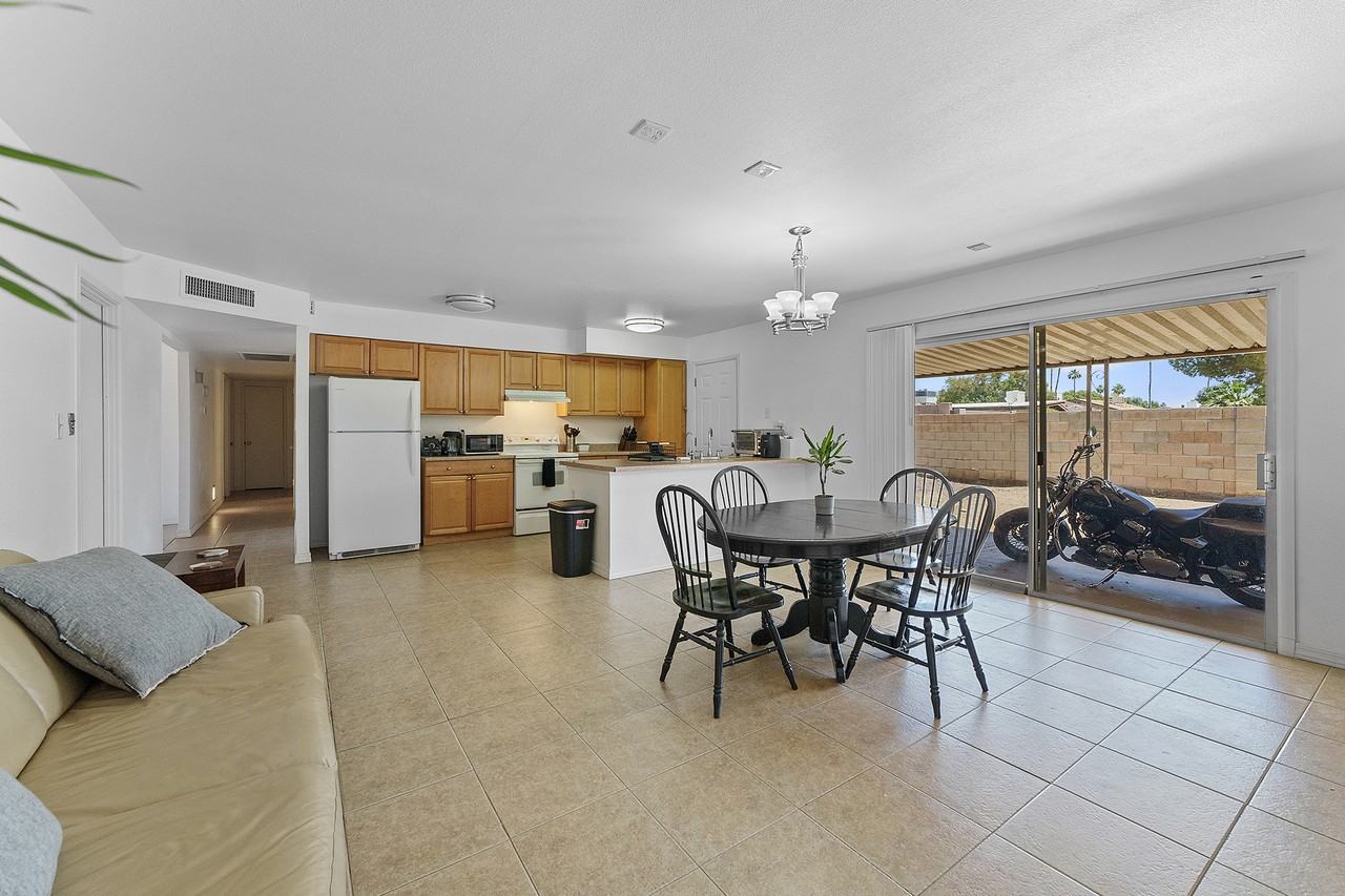 5409 S Hazelton Ln #1 - Photo 3 of 12