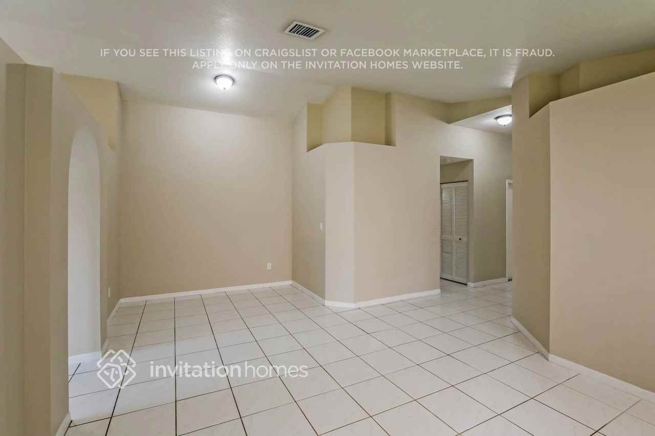 1365 Sw 106th Ave - Photo 5 of 17