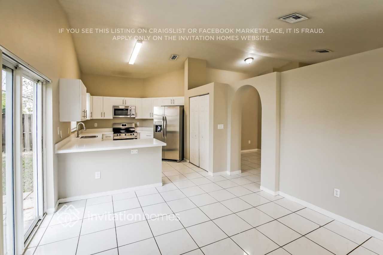 1365 Sw 106th Ave - Photo 6 of 17
