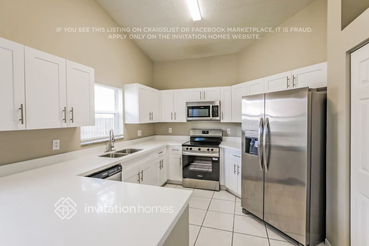 1365 Sw 106th Ave - Photo 7 of 17