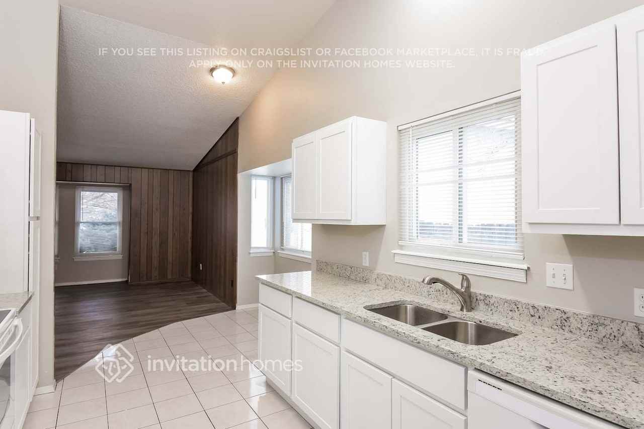 2125 S Elkhart St - Photo 5 of 15