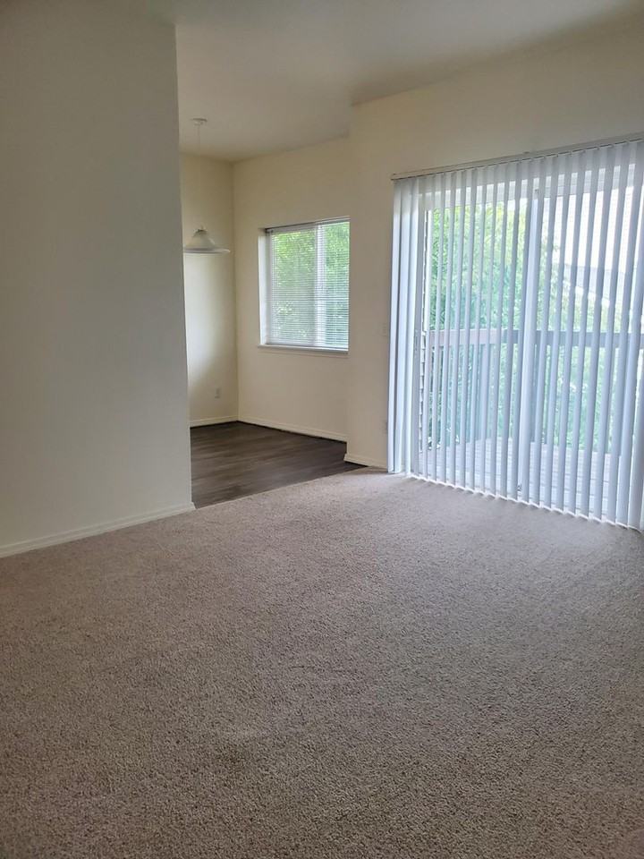 Aaron Ridge Apartments in Richland, WA with 1 or 2 Bedrooms, Pool, Fitness Center, A/C & More! - Photo 7 of 35